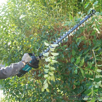 MAKITA UH007GM201 Akkus sövényvágó 75cm (2x4,0Ah/40V)(BL XPT XGT )