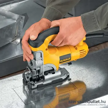 DEWALT DW331K Szúrófűrész (701W/130mm)