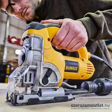 DEWALT DW331K Szúrófűrész (701W/130mm)