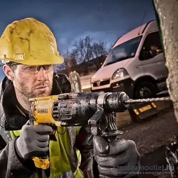 DEWALT D25133K-QS Fúró-vésőkalapács kofferben (800W/2,6J)