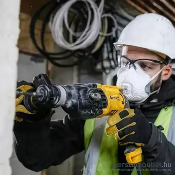 DEWALT D25133K-QS Fúró-vésőkalapács kofferben (800W/2,6J)