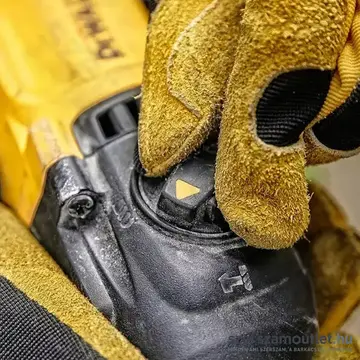 DEWALT D25133K-QS Fúró-vésőkalapács kofferben (800W/2,6J)