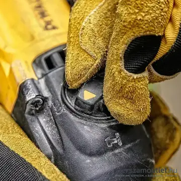 DEWALT D25134K-QS Fúró-vésőkalapács cseretokmánnyal kofferben (800W/2,8J)