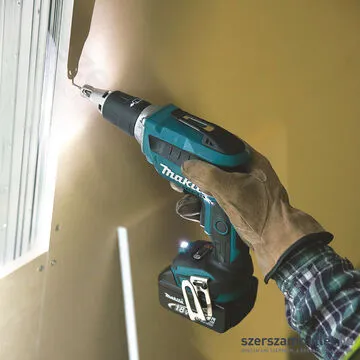MAKITA DFS452Z Akkus szénkefe mentes csavarbehajtó (18V) (Akku és töltő nélkül!)