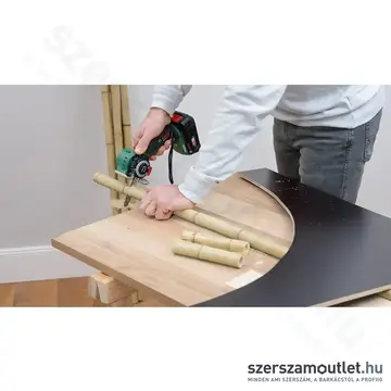 BOSCH UniversalCut 18V Akkus szénkefementes NanoBlade fűrész 18V (2,5Ah akku és töltő) (06033D5101)
