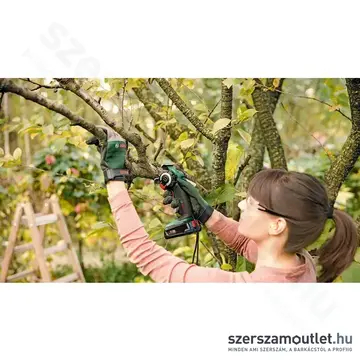 BOSCH UniversalCut 18V Akkus szénkefementes NanoBlade fűrész 18V (2,5Ah akku és töltő) (06033D5101)