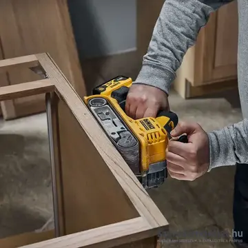 DEWALT DCW220NT-XJ Akkus szénkefementes szalagcsiszoló 75x533mm, 18V (Akku és töltő nélkül!)