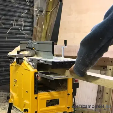 DEWALT D27300-QS Egyengető és vastagoló gyalugép 0-4mm, 2100W/230V