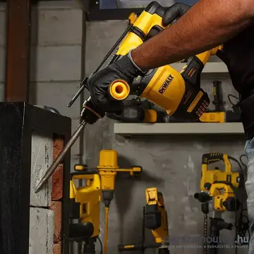 DEWALT D25333K Fúró-vésőkalapács kofferben (950W/3,5J)