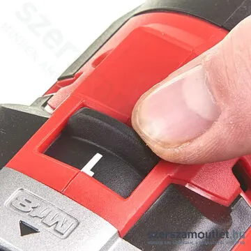 MILWAUKEE M18 CBLDD-402C Akkus fúró-csavarbehajtó, szénkefementes, kofferben (60Nm/2x4,0Ah/18V)