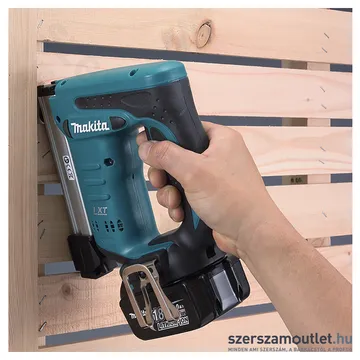 MAKITA DST221Z akkus tűzőgép géptest (18V) (Akku és töltő nélkül!)