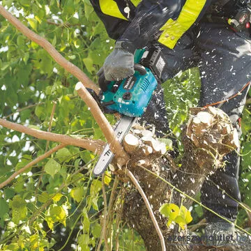 MAKITA DUC254RTE Akkus láncfűrész 25cm (2x5,0Ah/18V)