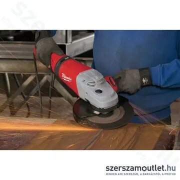 MILWAUKEE AGV 26-230 GE Sarokcsiszoló lágyindítással, deadman kapcsolóval (2600W/230mm) (4933402490)