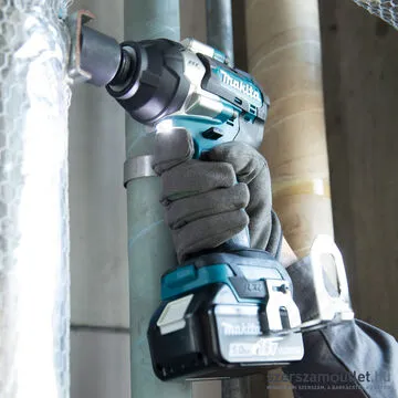 MAKITA DTW700RTJ Akkus szénkefementes ütvecsavarozó 1/2