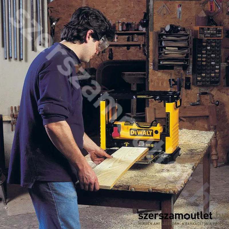 DEWALT DW733-QS Hordozható vastagológyalu (1800W/317mm)