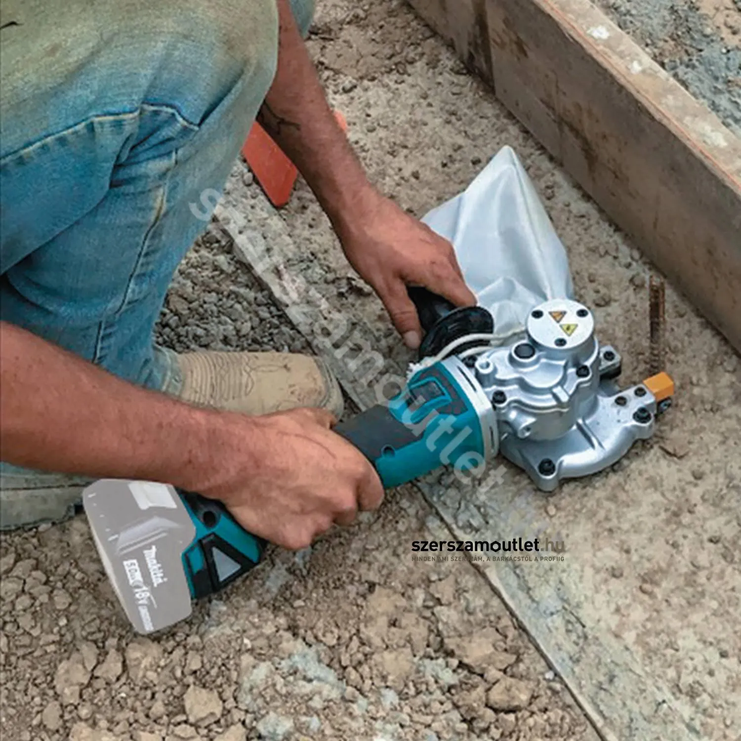 MAKITA DSC250ZK Akkus szénkefementes menetesszár vágó kofferben (18V) (Akku és töltő nélkül)