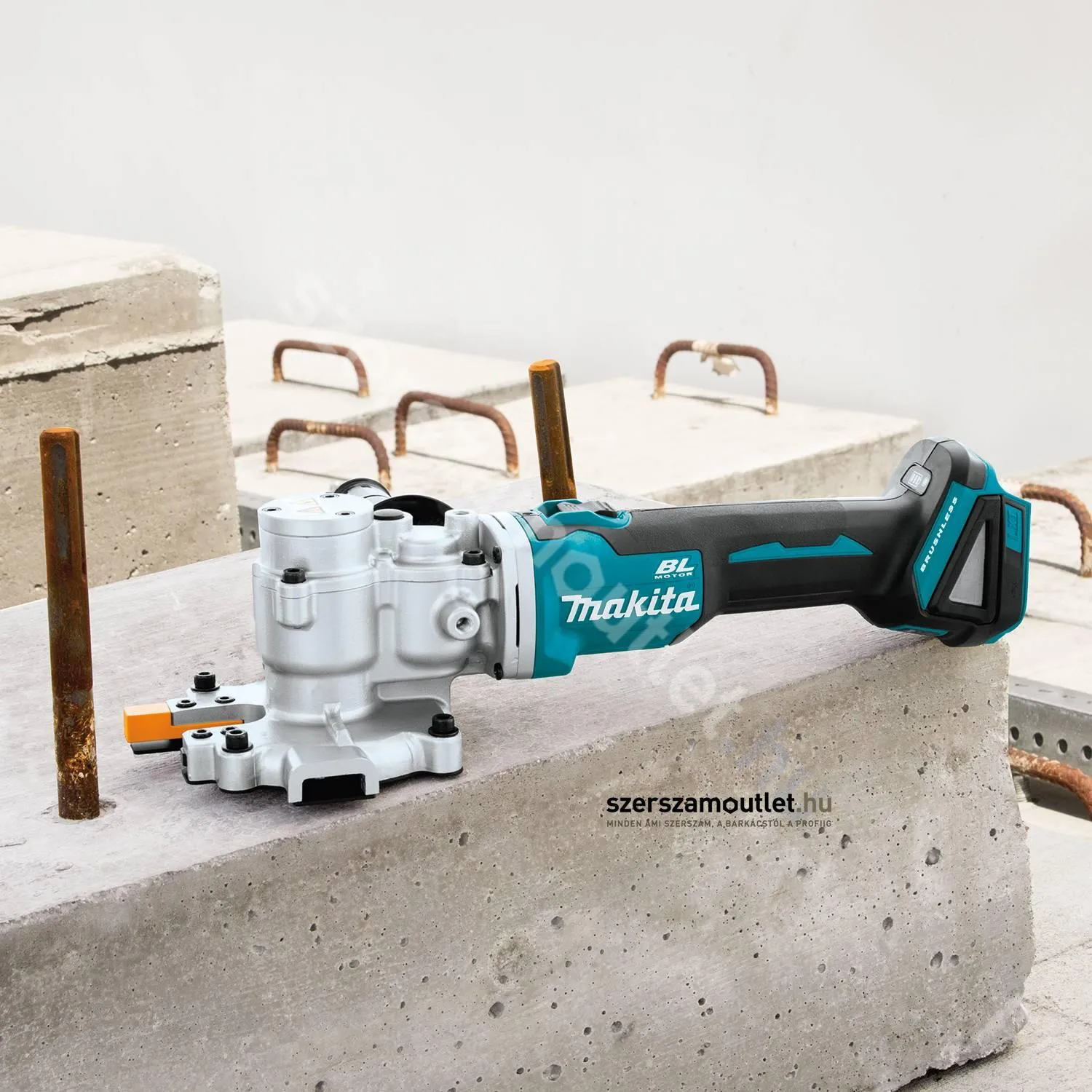 MAKITA DSC250ZK Akkus szénkefementes menetesszár vágó kofferben (18V) (Akku és töltő nélkül)