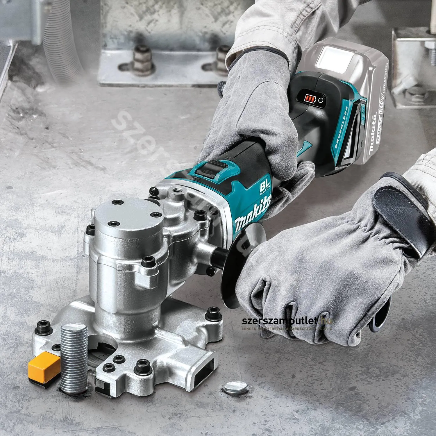 MAKITA DSC250ZK Akkus szénkefementes menetesszár vágó kofferben (18V) (Akku és töltő nélkül)