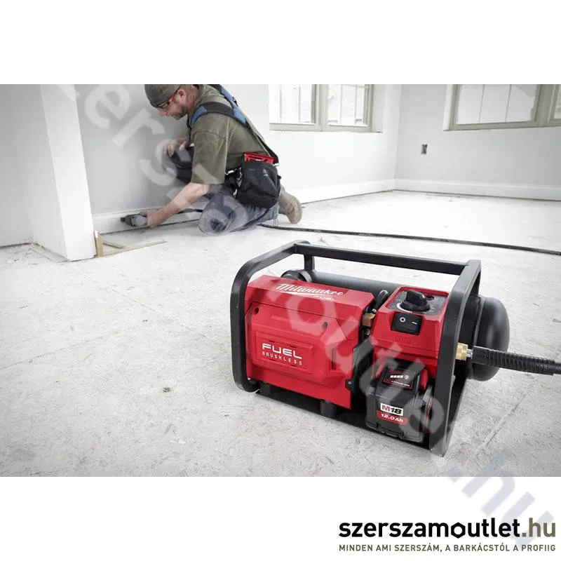 MILWAUKEE M18 FAC-0 Akkus légkompresszor (18V/7,6l) (Akku és töltő nélkül!) (4933472166)