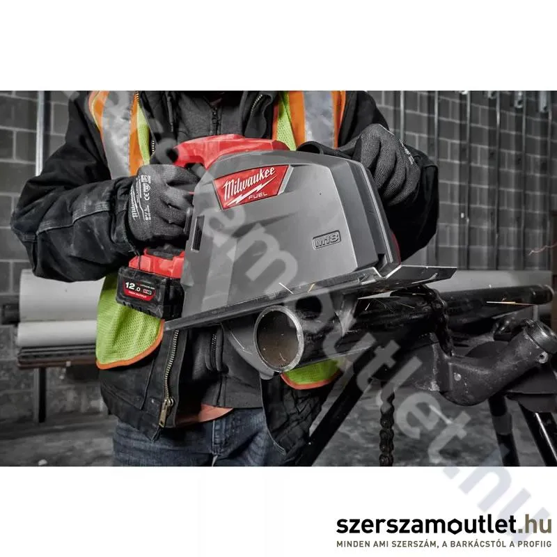 MILWAUKEE M18 FMCS66-0C Akkus fémvágó körfűrész kofferben (18V/203mm) (Akku és töltő nélkül!)