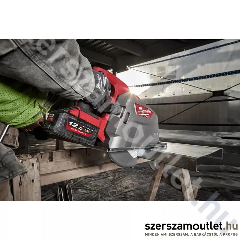 MILWAUKEE M18 FMCS66-0C Akkus fémvágó körfűrész kofferben (18V/203mm) (Akku és töltő nélkül!)
